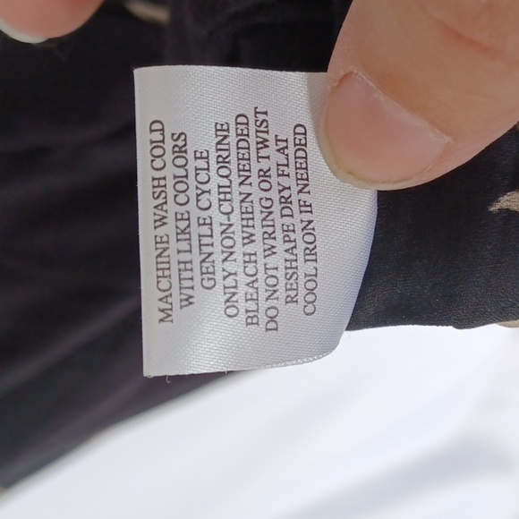 Como Vintage Oversize Black Tee with Pleated Floral Back - Picture 8 of 8